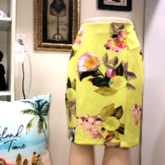 New Bold Elements Sunday Lemon Floral Pencil Skirt Medium - Picture 13 of 13